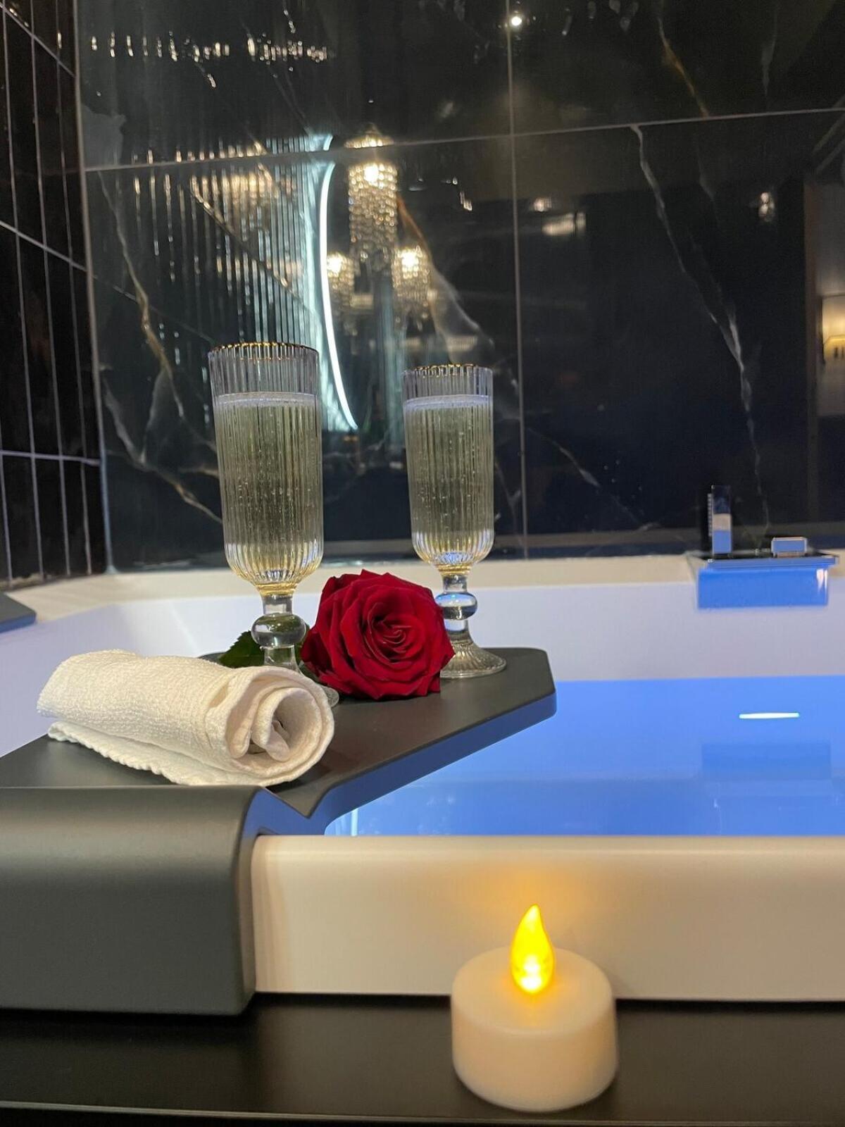 Host Bien-etre Jacuzzi Downtown Apartment